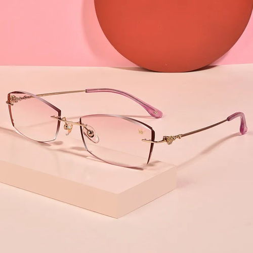 Glasses的造艺 万金宝眼镜,趣味几何,重塑经典